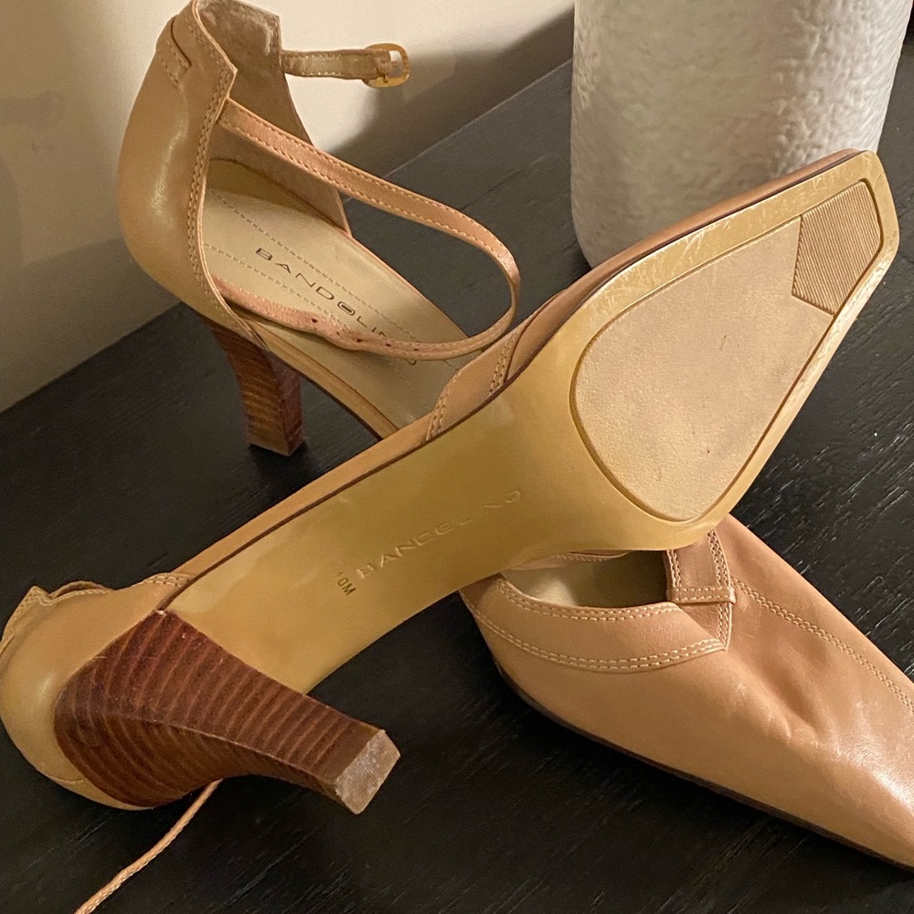 Crème Bandolino Heels